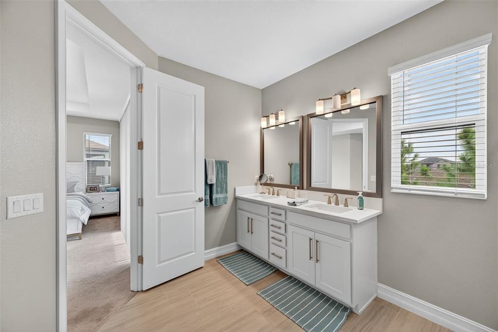 出租: $3,000 (3 贝兹, 2 浴室, 2048 平方英尺)