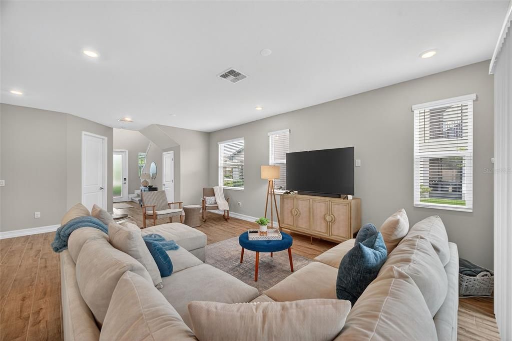 出租: $3,000 (3 贝兹, 2 浴室, 2048 平方英尺)