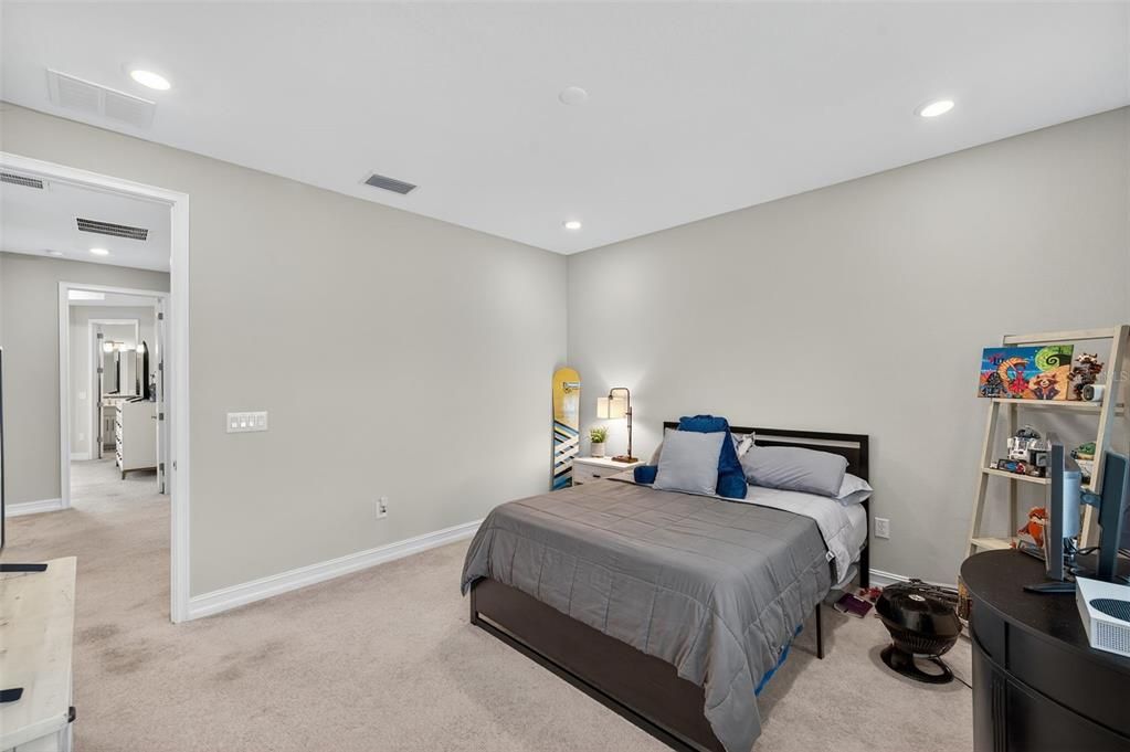 出租: $3,000 (3 贝兹, 2 浴室, 2048 平方英尺)