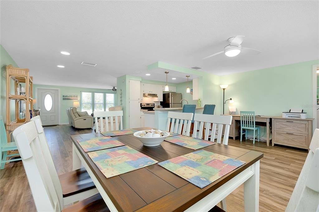 待售: $225,500 (2 贝兹, 2 浴室, 1311 平方英尺)