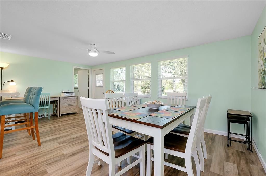 待售: $225,500 (2 贝兹, 2 浴室, 1311 平方英尺)