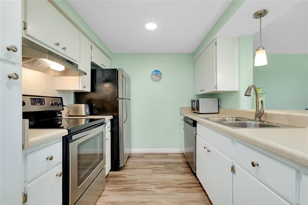 待售: $225,500 (2 贝兹, 2 浴室, 1311 平方英尺)