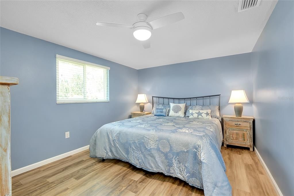 待售: $225,500 (2 贝兹, 2 浴室, 1311 平方英尺)