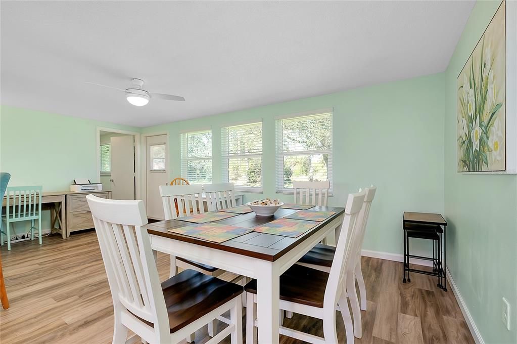 待售: $225,500 (2 贝兹, 2 浴室, 1311 平方英尺)