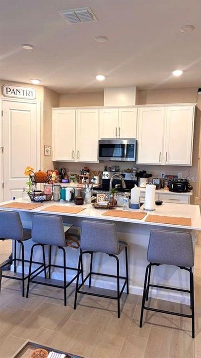 For Rent: $2,300 (3 beds, 2 baths, 1760 Square Feet)