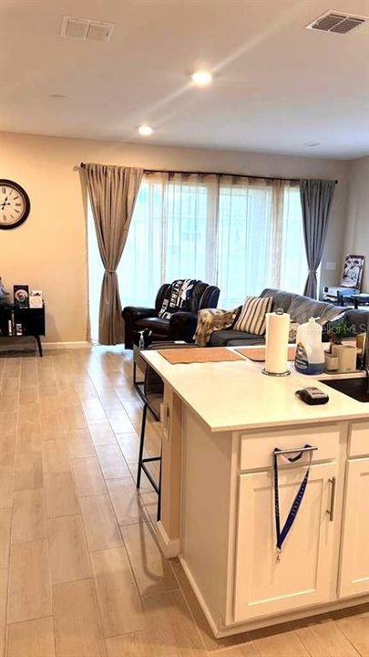 For Rent: $2,300 (3 beds, 2 baths, 1760 Square Feet)