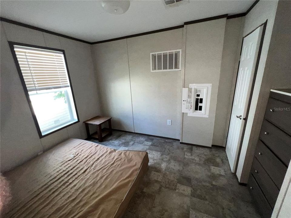 出租: $1,350 (2 贝兹, 1 浴室, 900 平方英尺)