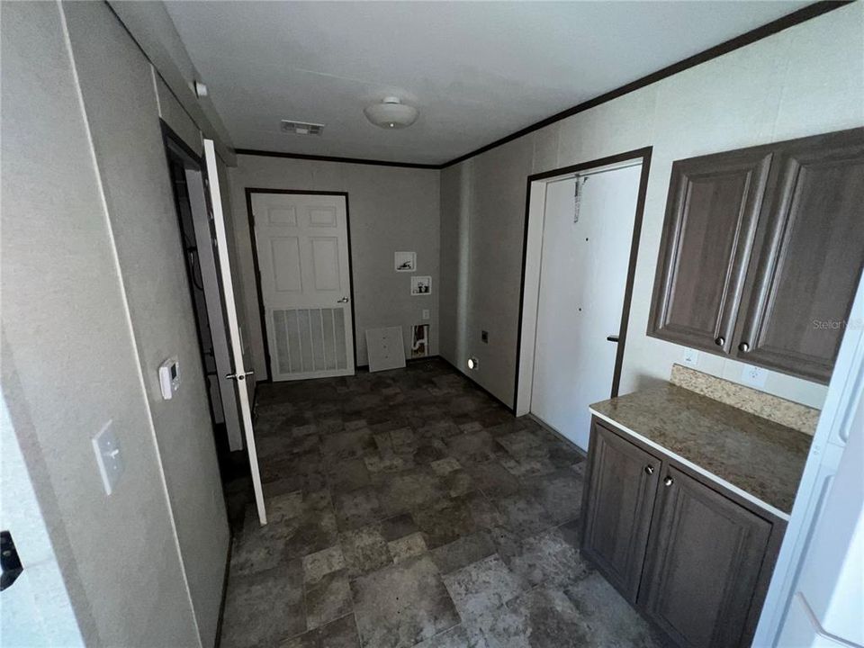 出租: $1,350 (2 贝兹, 1 浴室, 900 平方英尺)