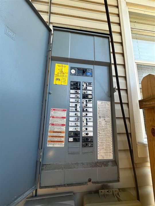 Active With Contract: $425,000 (3 beds, 2 baths, 1228 Square Feet)