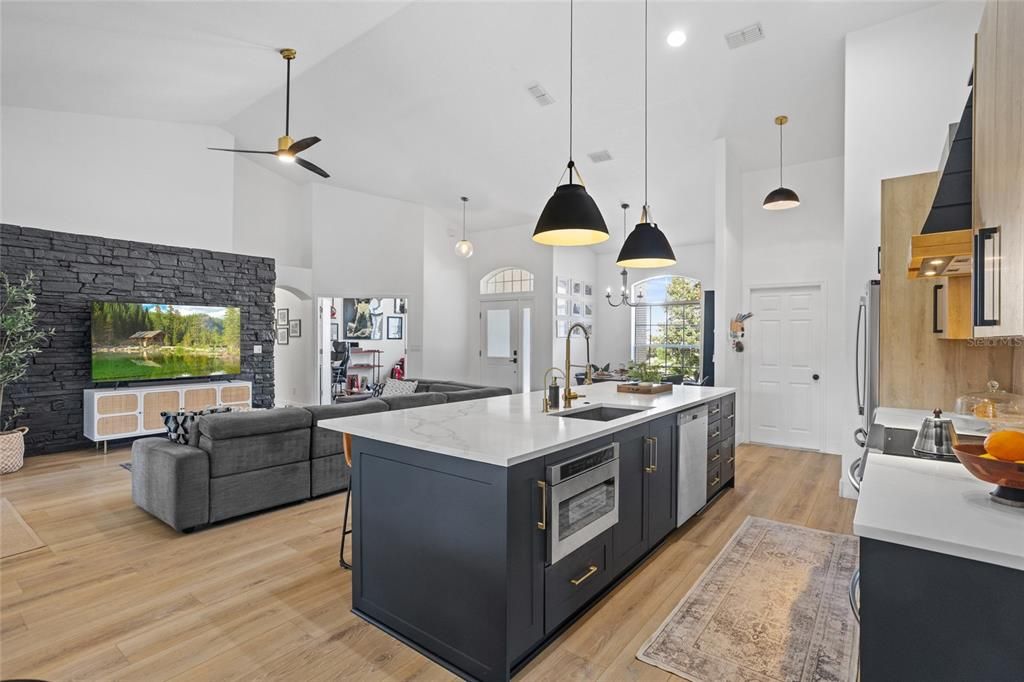 Active With Contract: $499,000 (3 beds, 2 baths, 1960 Square Feet)