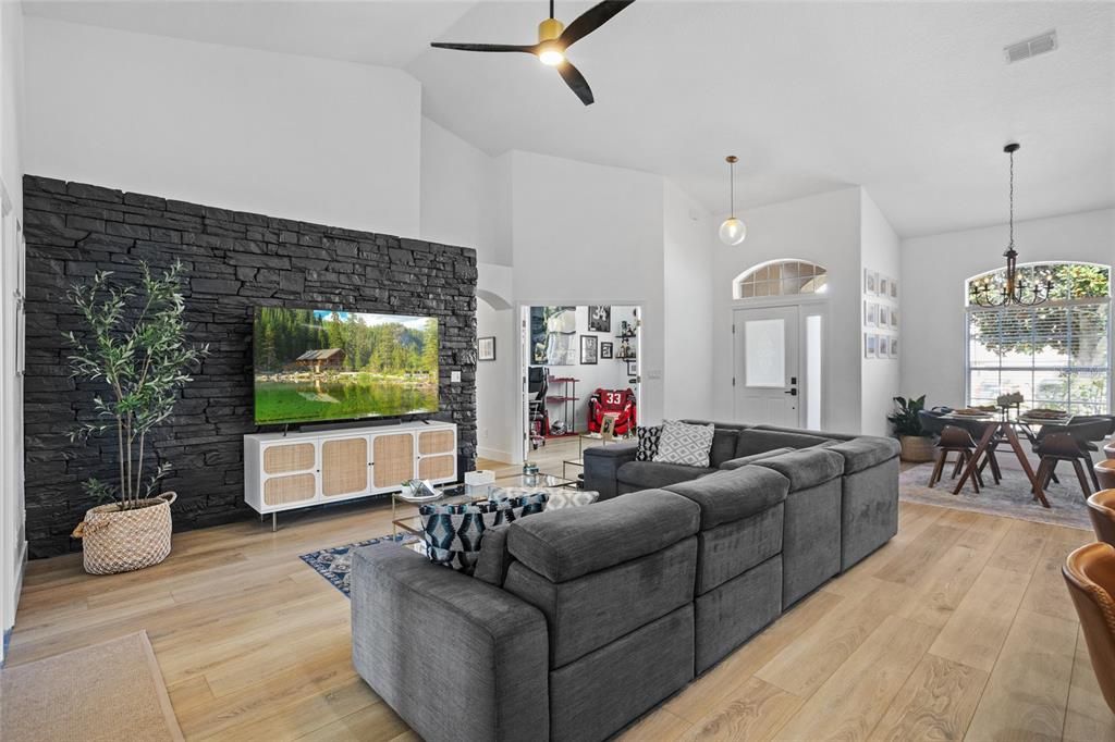 Active With Contract: $499,000 (3 beds, 2 baths, 1960 Square Feet)