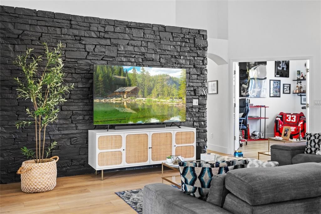 Active With Contract: $499,000 (3 beds, 2 baths, 1960 Square Feet)