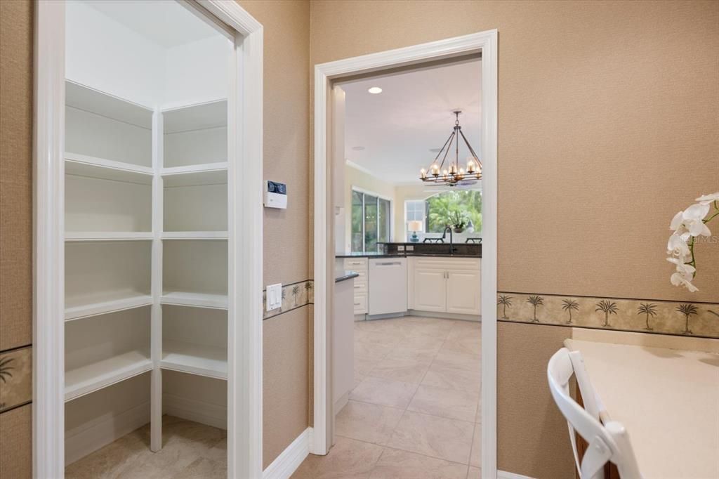 На продажу: $1,075,000 (4 спален, 3 ванн, 3737 Квадратных фут)