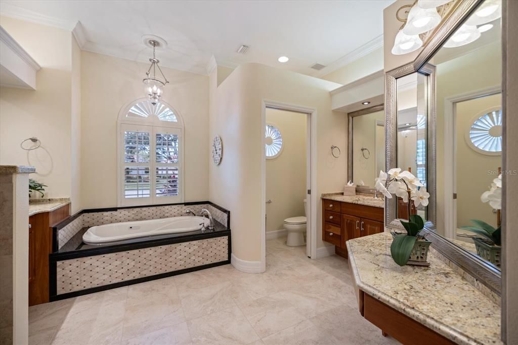 На продажу: $1,075,000 (4 спален, 3 ванн, 3737 Квадратных фут)