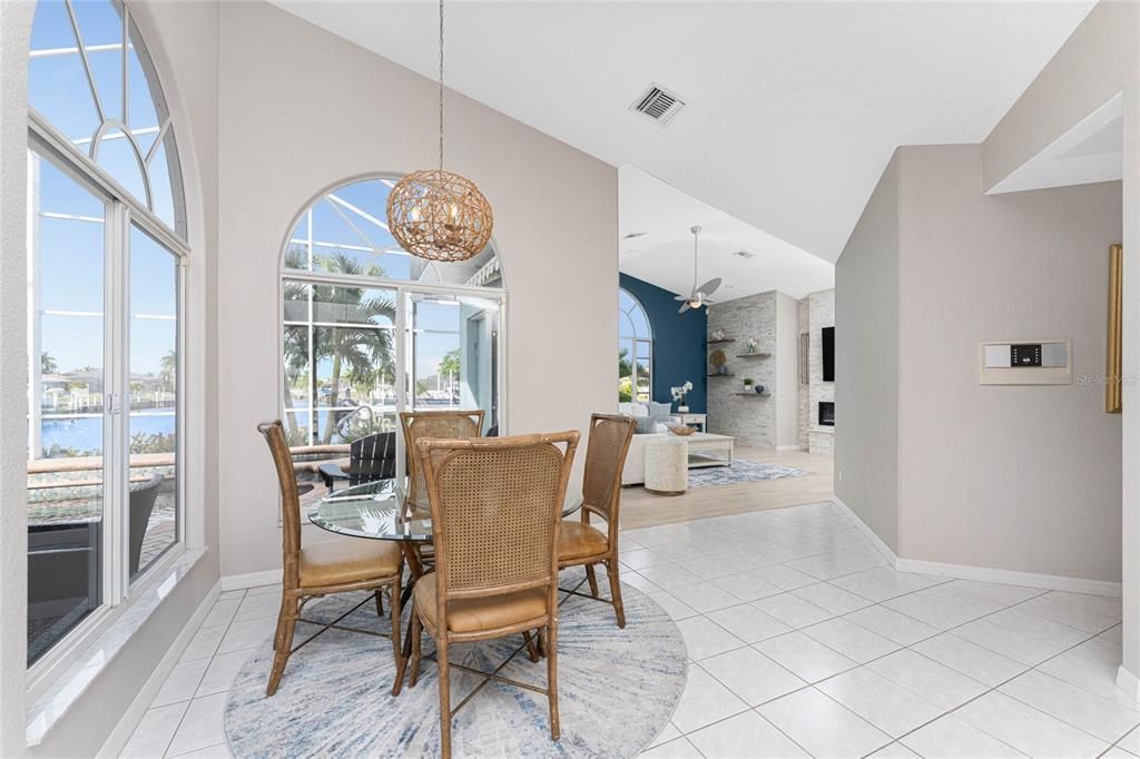 En Venta: $789,000 (3 camas, 3 baños, 2367 Pies cuadrados)