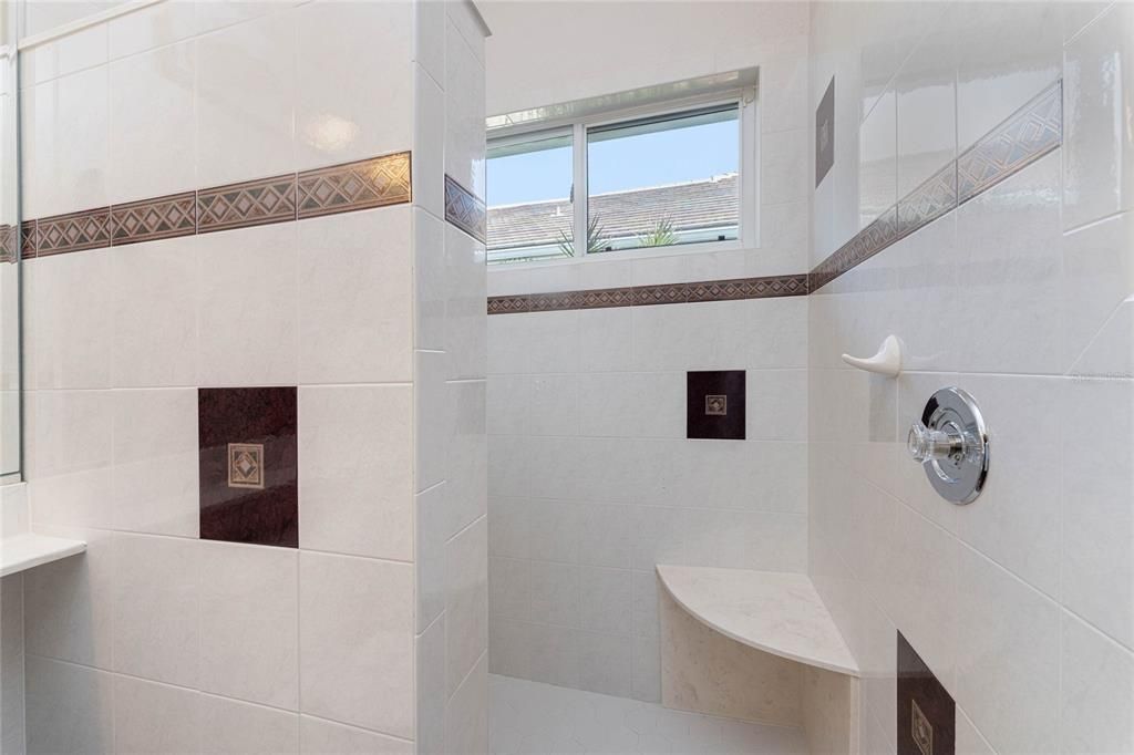 En Venta: $789,000 (3 camas, 3 baños, 2367 Pies cuadrados)