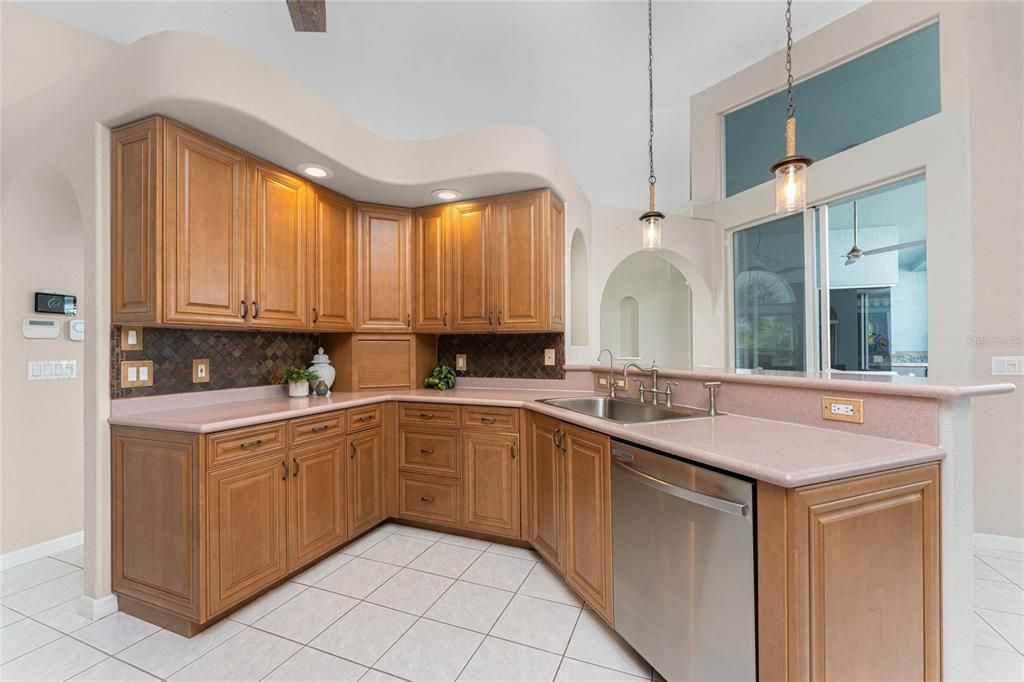 En Venta: $789,000 (3 camas, 3 baños, 2367 Pies cuadrados)