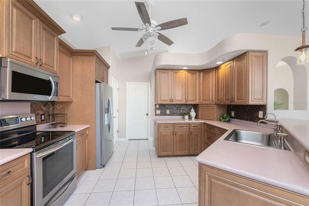 En Venta: $789,000 (3 camas, 3 baños, 2367 Pies cuadrados)