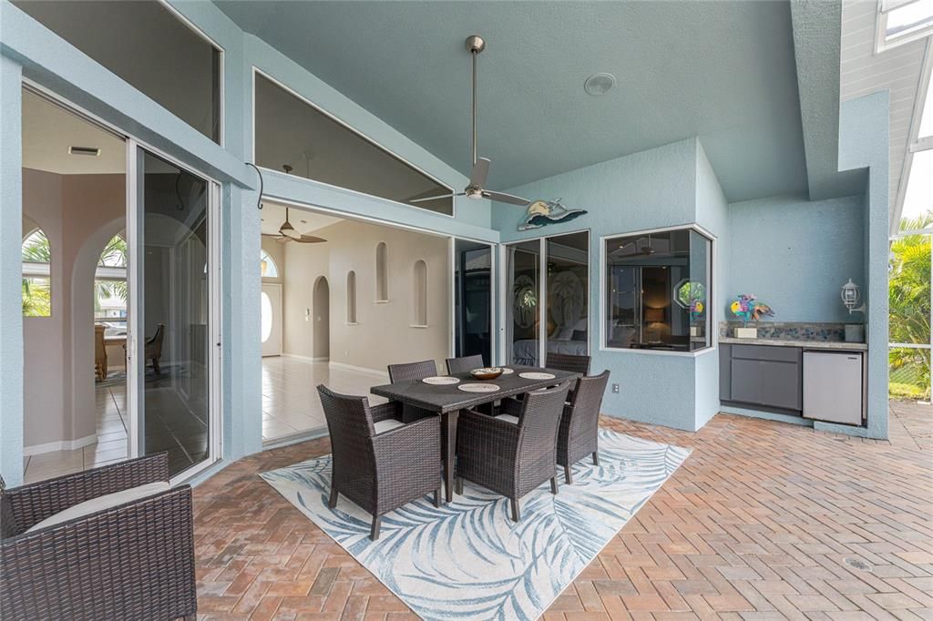 En Venta: $789,000 (3 camas, 3 baños, 2367 Pies cuadrados)