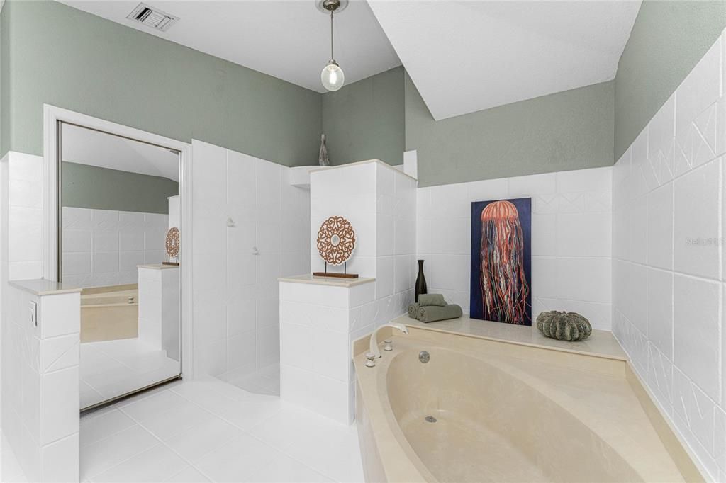 En Venta: $789,000 (3 camas, 3 baños, 2367 Pies cuadrados)