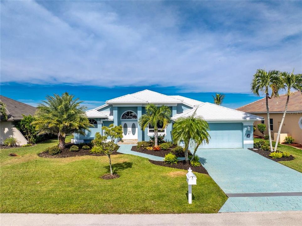 En Venta: $789,000 (3 camas, 3 baños, 2367 Pies cuadrados)