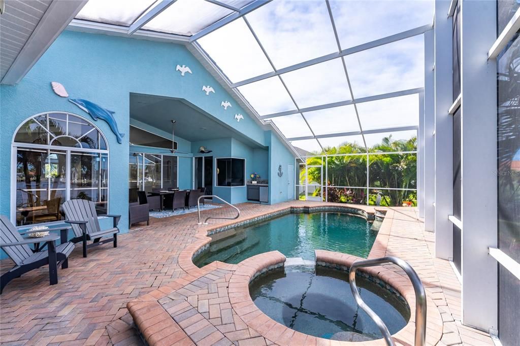 En Venta: $789,000 (3 camas, 3 baños, 2367 Pies cuadrados)