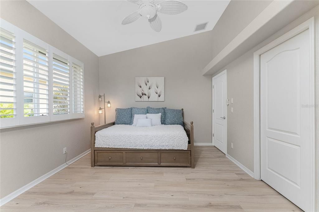 En Venta: $789,000 (3 camas, 3 baños, 2367 Pies cuadrados)