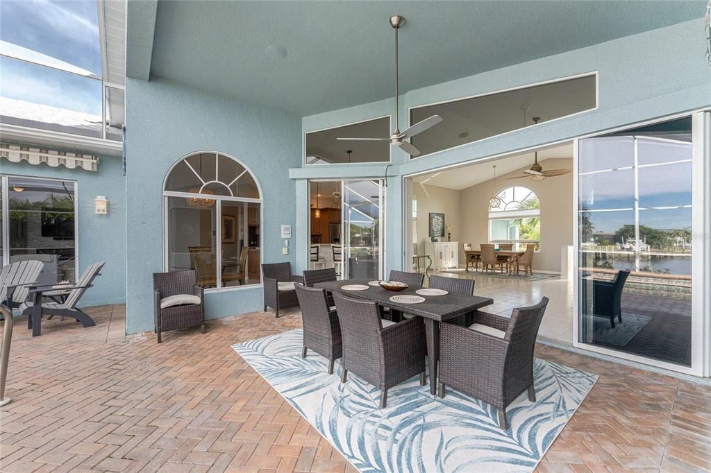 En Venta: $789,000 (3 camas, 3 baños, 2367 Pies cuadrados)