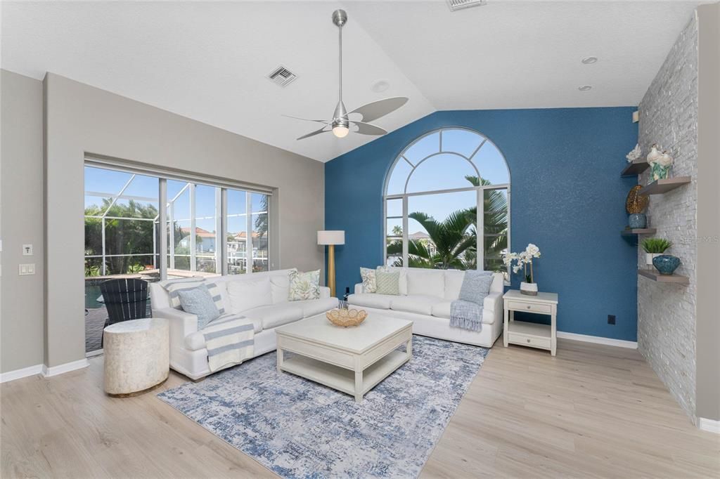 En Venta: $789,000 (3 camas, 3 baños, 2367 Pies cuadrados)