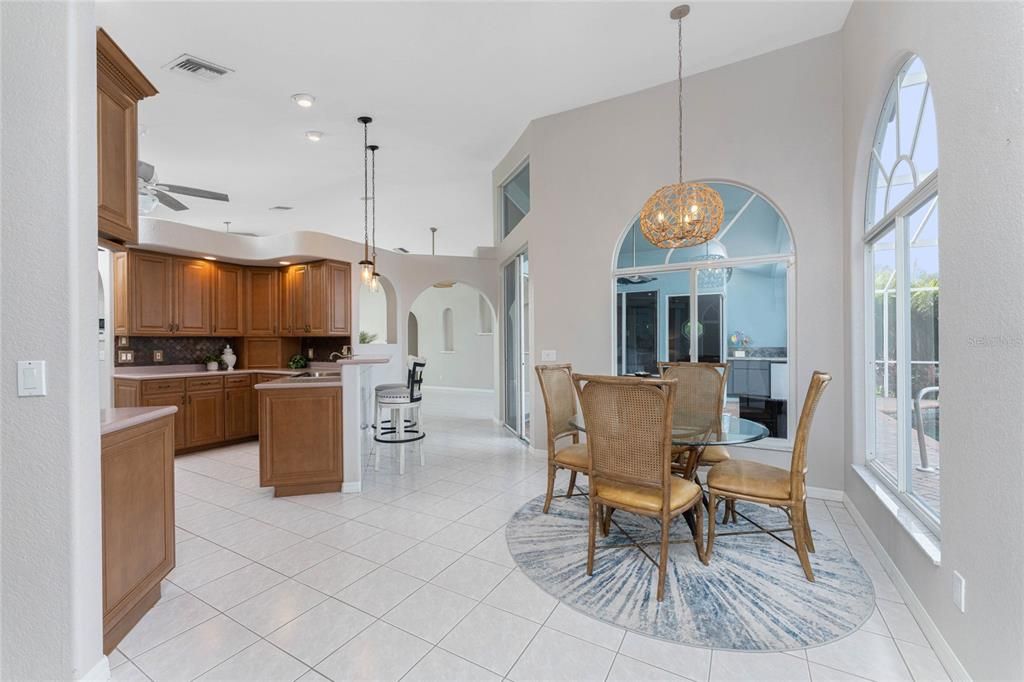 En Venta: $789,000 (3 camas, 3 baños, 2367 Pies cuadrados)