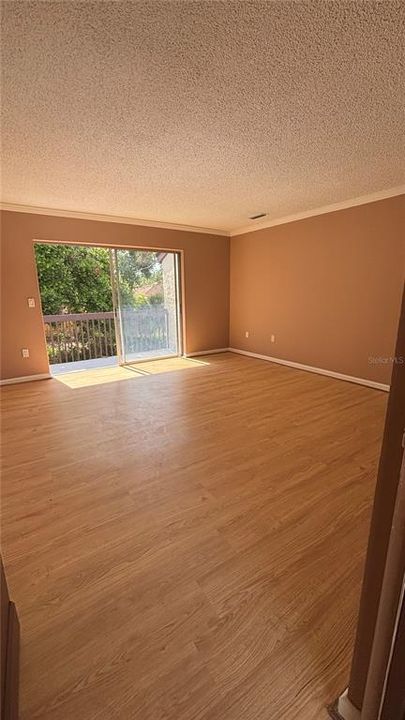 待售: $199,000 (2 贝兹, 2 浴室, 967 平方英尺)