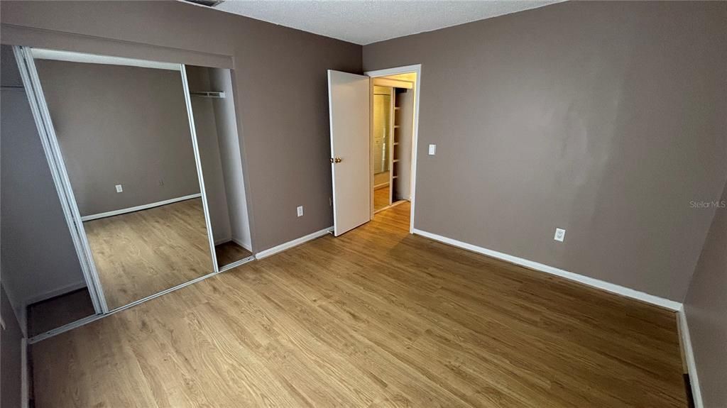 待售: $199,000 (2 贝兹, 2 浴室, 967 平方英尺)