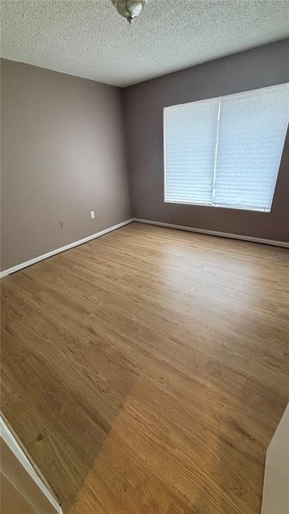 待售: $199,000 (2 贝兹, 2 浴室, 967 平方英尺)