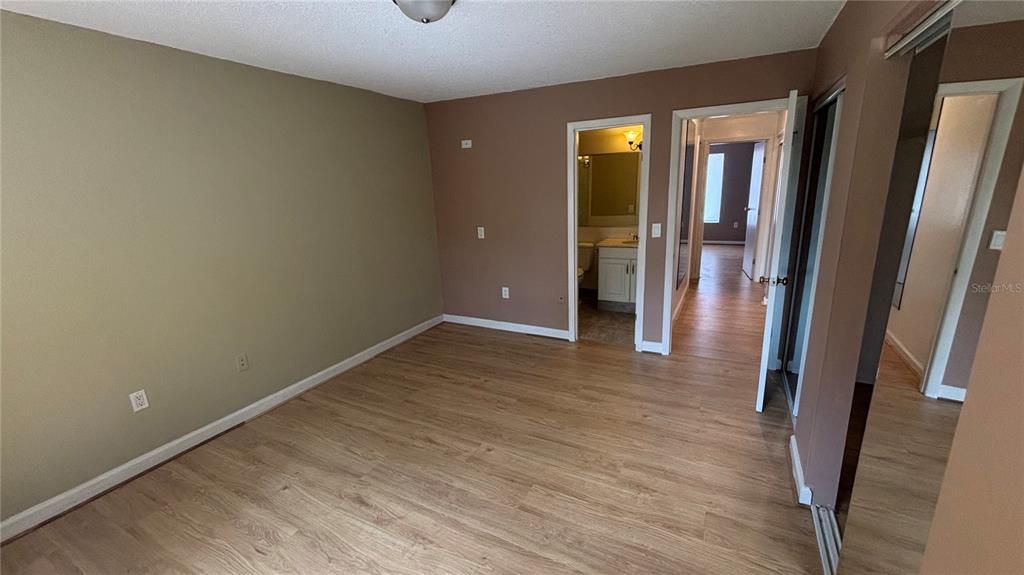 待售: $199,000 (2 贝兹, 2 浴室, 967 平方英尺)