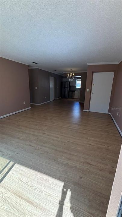 待售: $199,000 (2 贝兹, 2 浴室, 967 平方英尺)