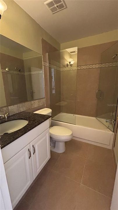 待售: $199,000 (2 贝兹, 2 浴室, 967 平方英尺)