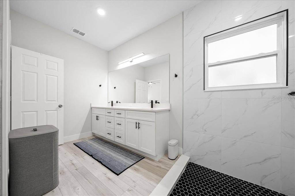 Activo con contrato: $297,000 (3 camas, 2 baños, 1529 Pies cuadrados)