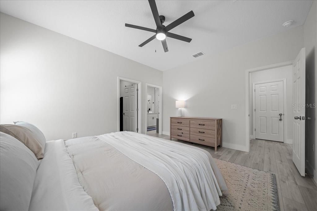 Activo con contrato: $297,000 (3 camas, 2 baños, 1529 Pies cuadrados)