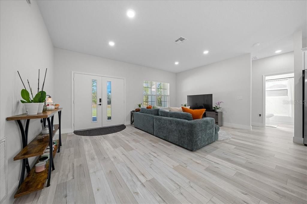 Activo con contrato: $297,000 (3 camas, 2 baños, 1529 Pies cuadrados)