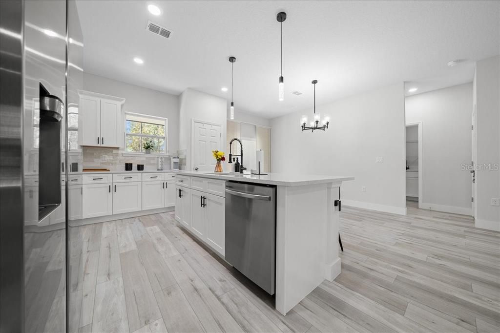 Activo con contrato: $297,000 (3 camas, 2 baños, 1529 Pies cuadrados)