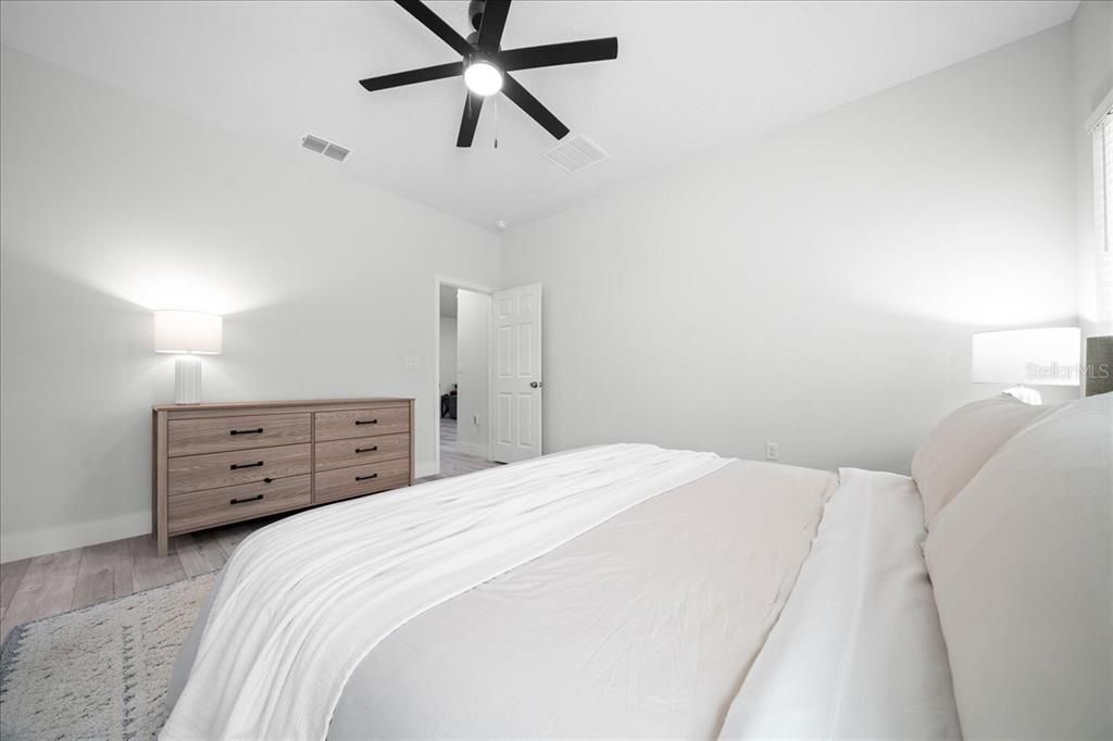 Activo con contrato: $297,000 (3 camas, 2 baños, 1529 Pies cuadrados)