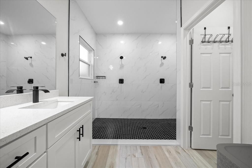 Activo con contrato: $297,000 (3 camas, 2 baños, 1529 Pies cuadrados)