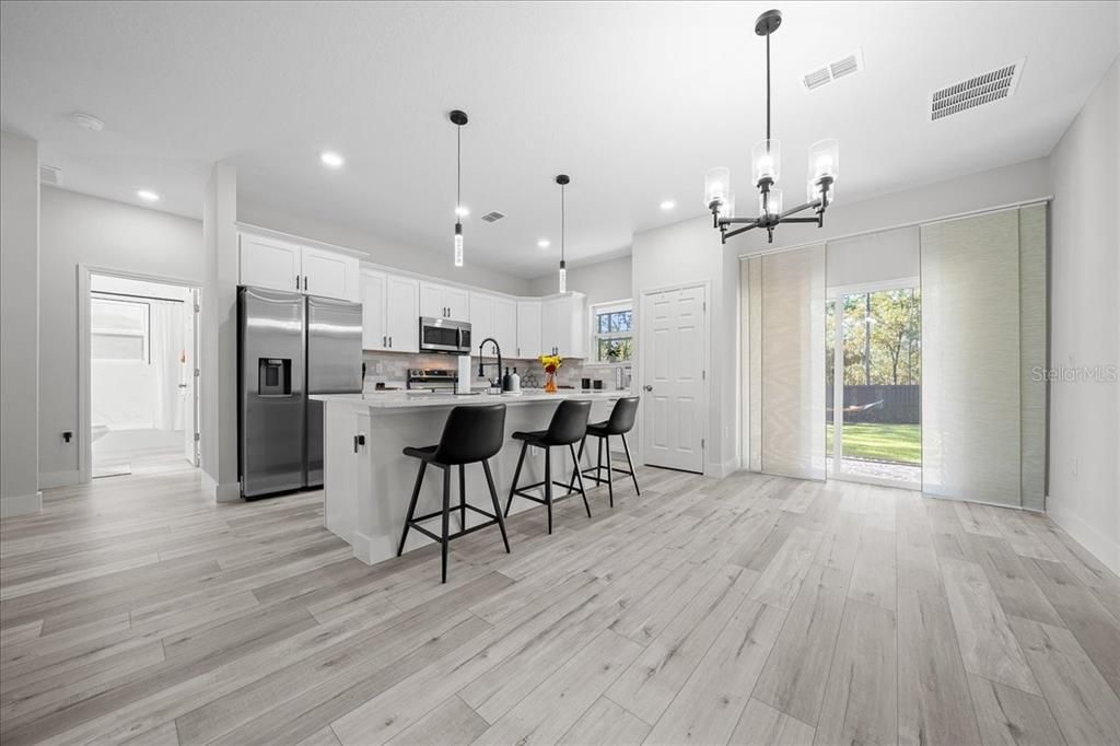 Activo con contrato: $297,000 (3 camas, 2 baños, 1529 Pies cuadrados)