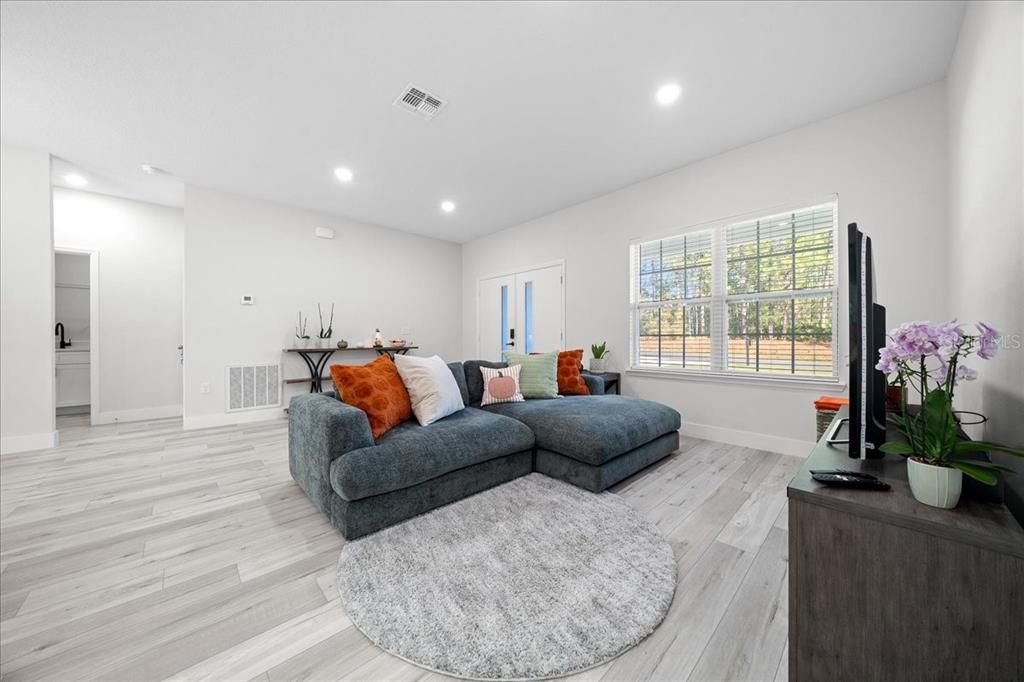 Activo con contrato: $297,000 (3 camas, 2 baños, 1529 Pies cuadrados)