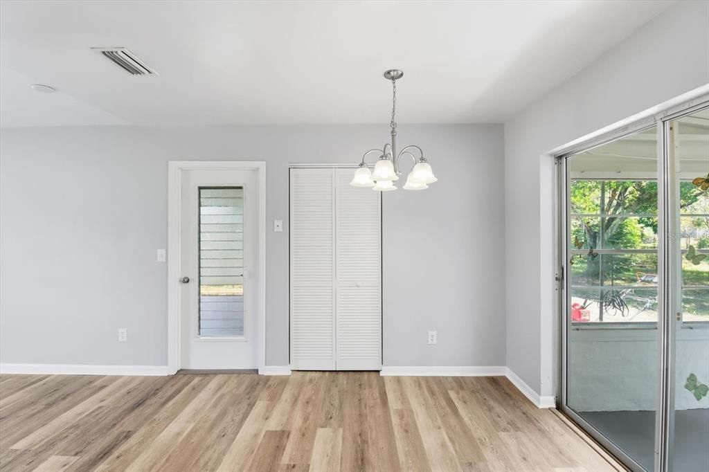 For Sale: $231,900 (2 beds, 1 baths, 850 Square Feet)