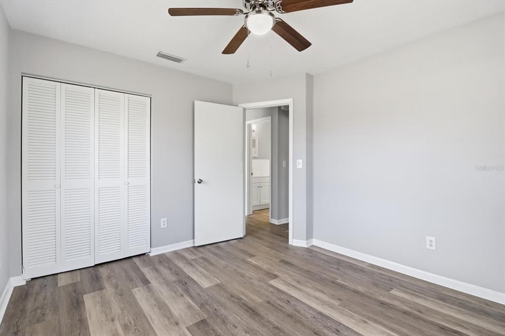 For Sale: $231,900 (2 beds, 1 baths, 850 Square Feet)