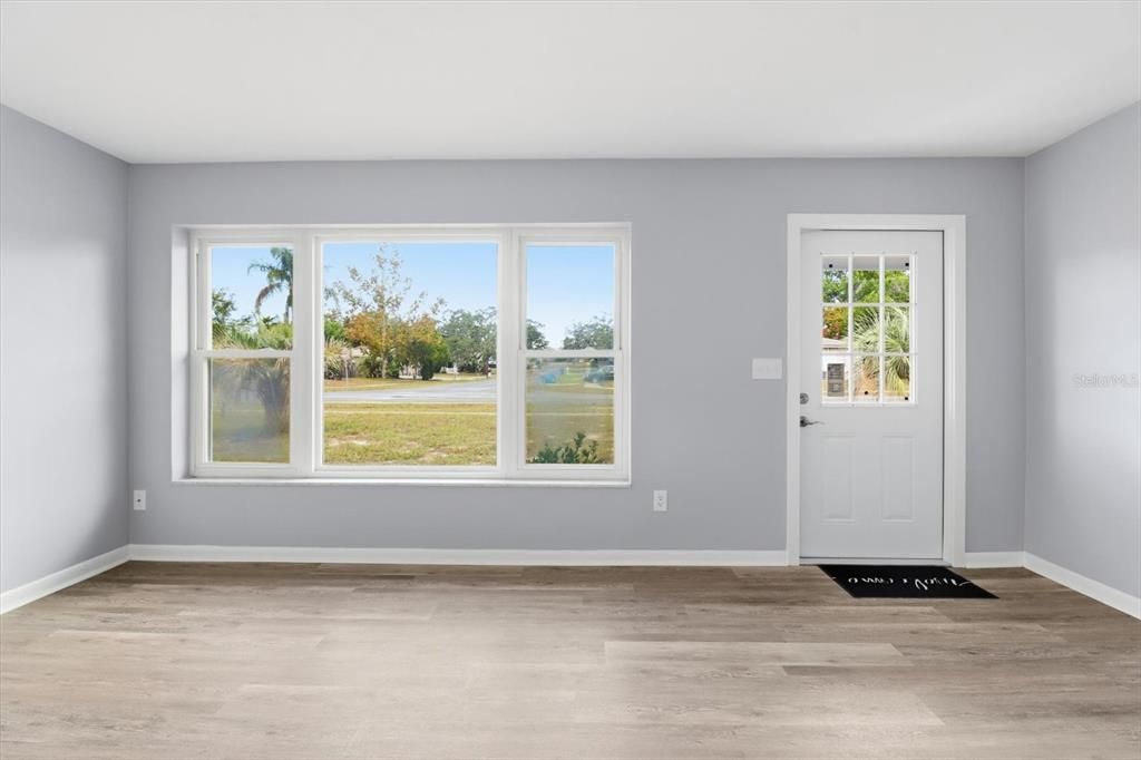 For Sale: $231,900 (2 beds, 1 baths, 850 Square Feet)