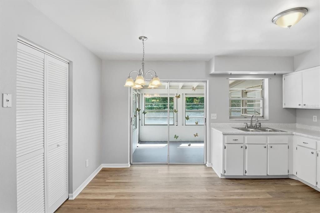 For Sale: $231,900 (2 beds, 1 baths, 850 Square Feet)