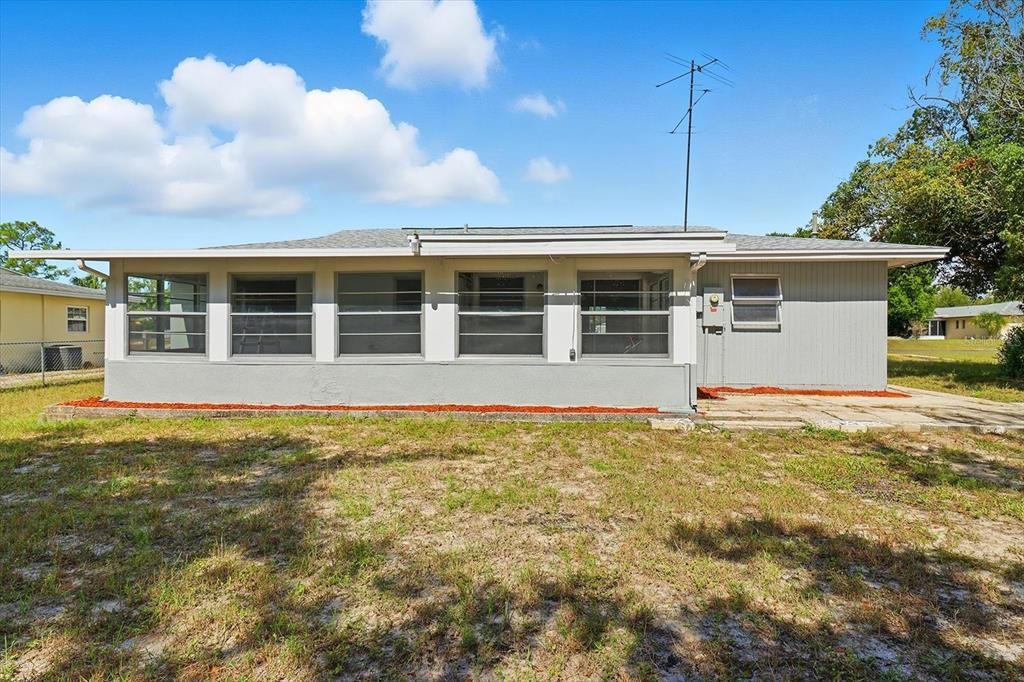 For Sale: $231,900 (2 beds, 1 baths, 850 Square Feet)