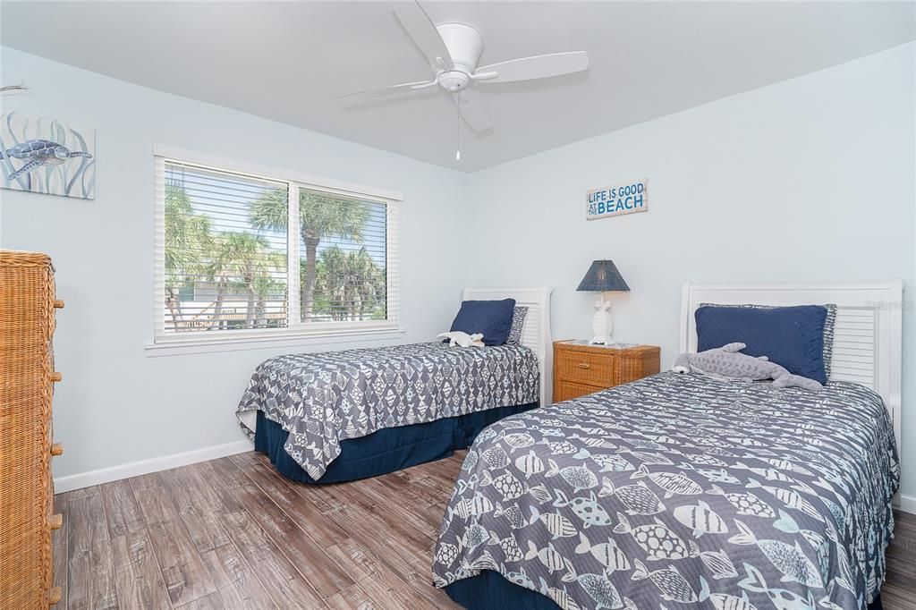 For Sale: $599,000 (2 beds, 2 baths, 924 Square Feet)